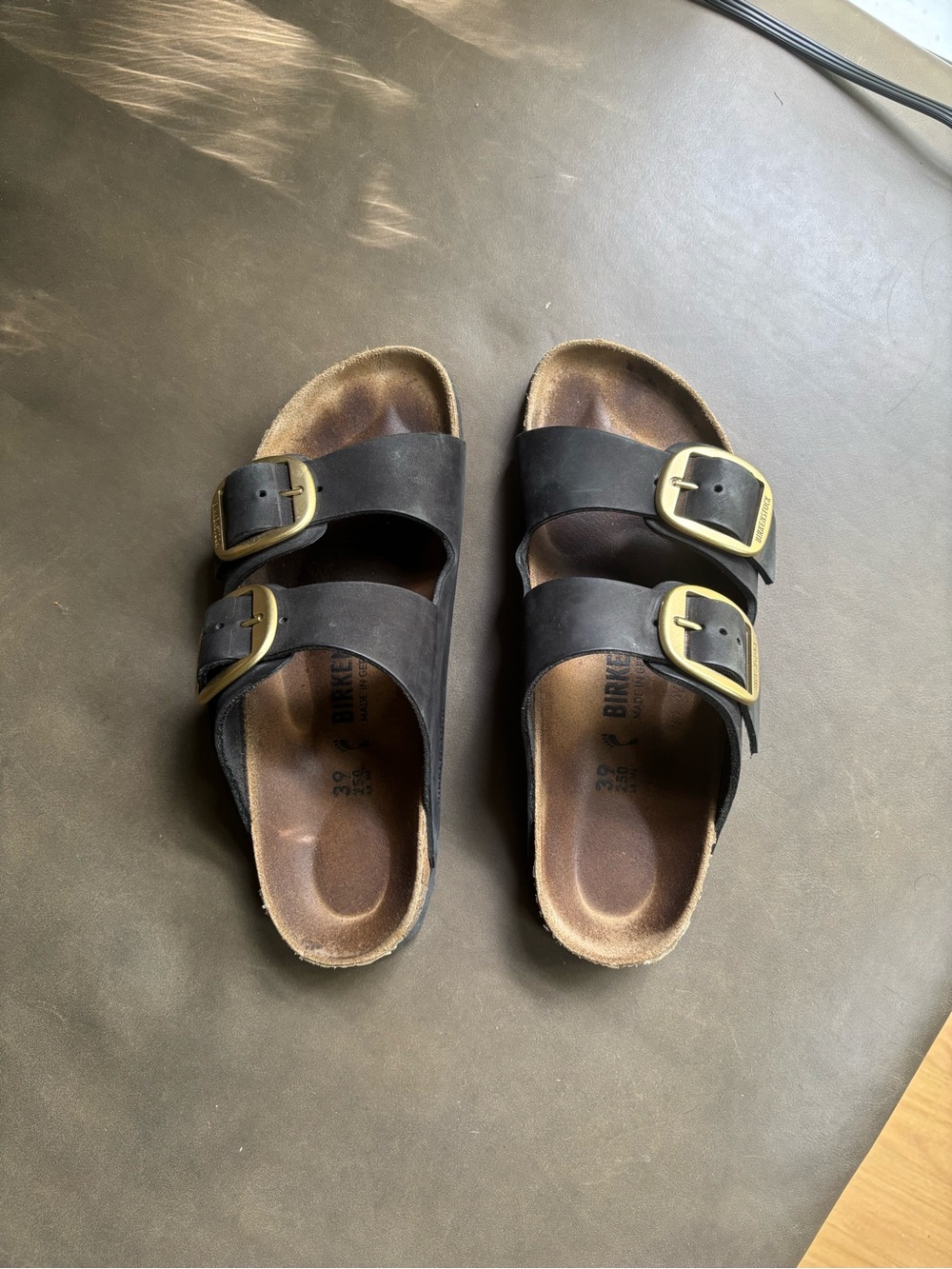 Arizona Birkenstock Black Double-Strap Big Buckle Brass Sandals 8.5 (39) Narrow